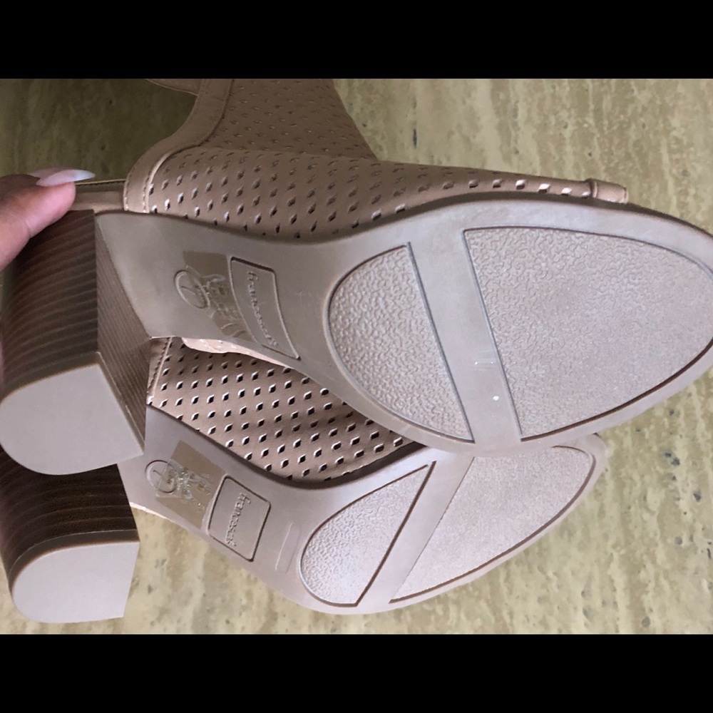 (SOLD)NWOT Francesca’s Heel - Picture 4 of 7